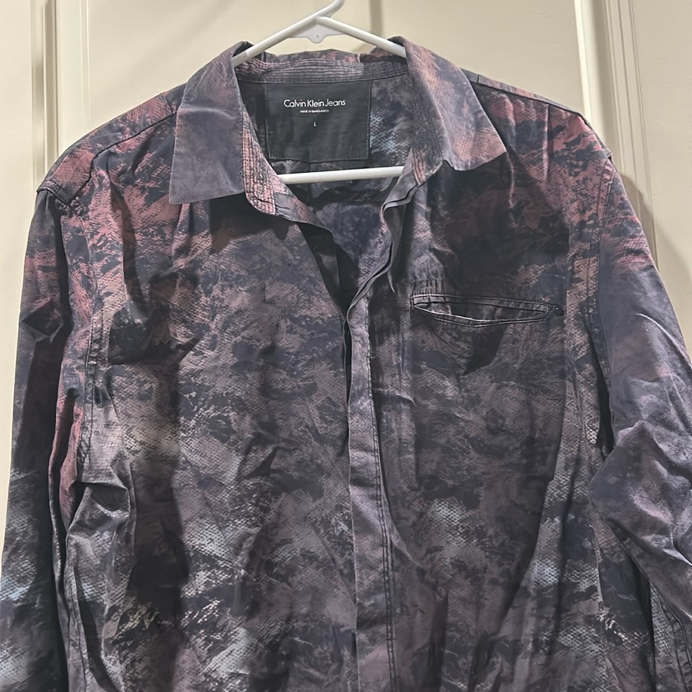Calvin Klein Jeans hidden button down swirl tie dye pattern long sleeves size L